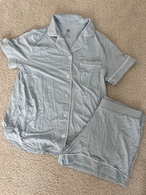 NWT Kindred Bravely Light Blue Short Sleeve Pajama Set w/ Contrast Piping